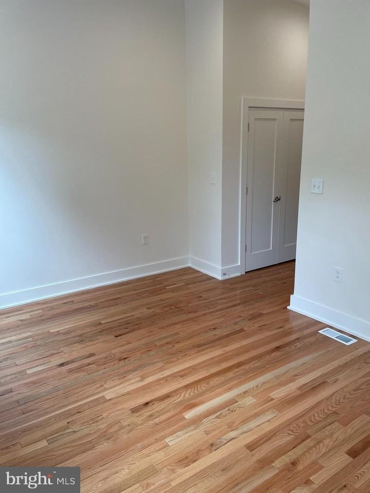 415 11th St Ne - Photo 5 of 7