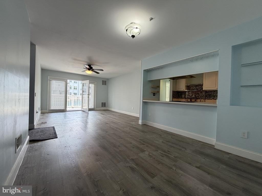 401 Waters Edge Dr - Photo 4 of 34