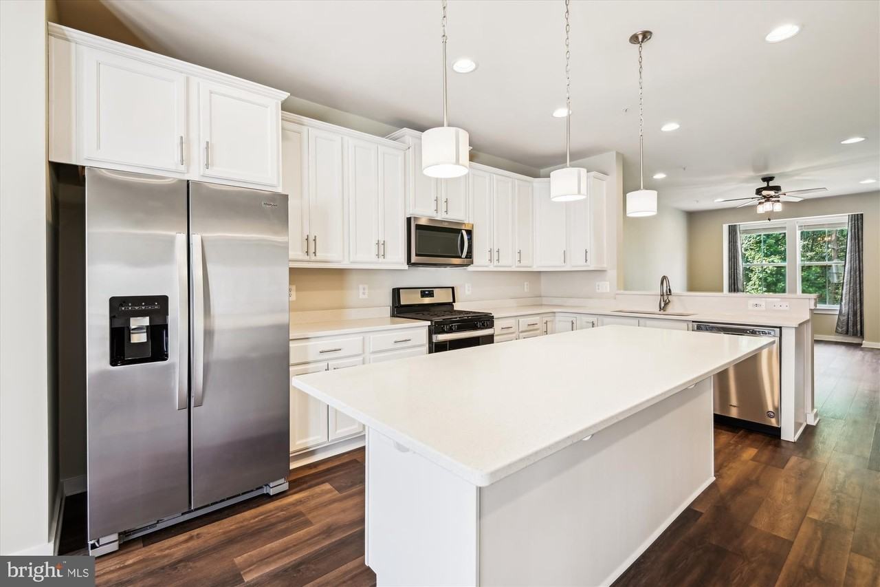 1679 Signalman Ct - Photo 4 of 43