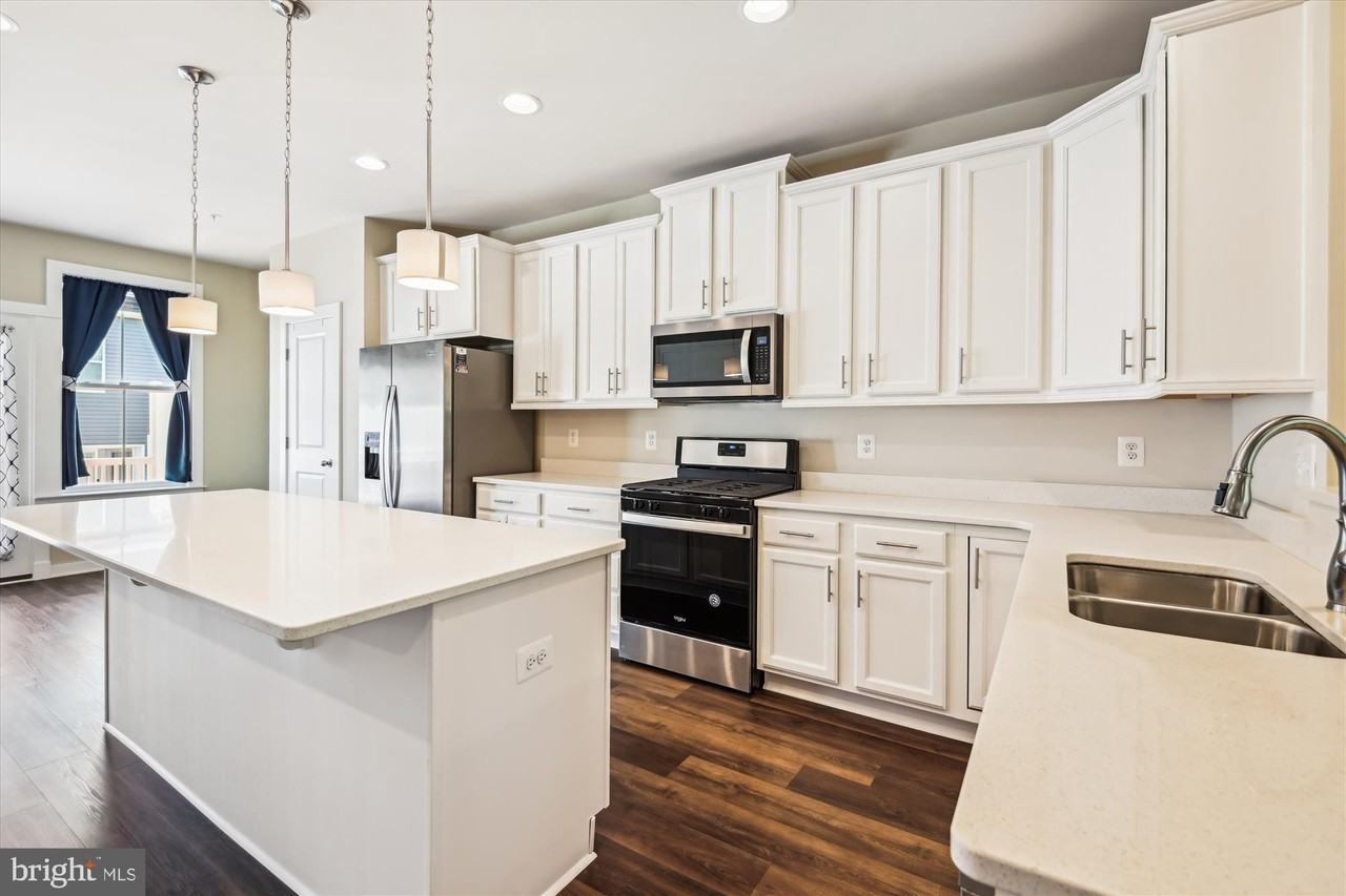 1679 Signalman Ct - Photo 5 of 43