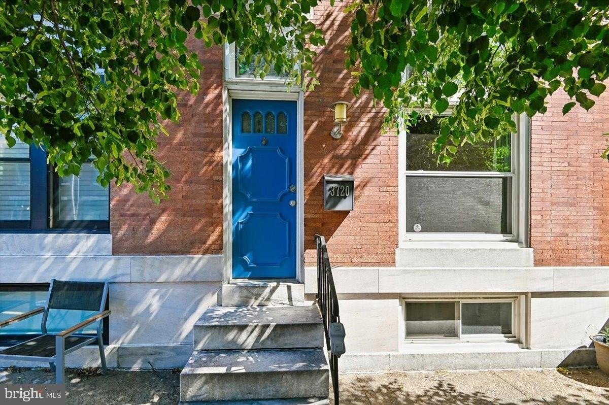 3720 Foster Ave - Photo 2 of 38
