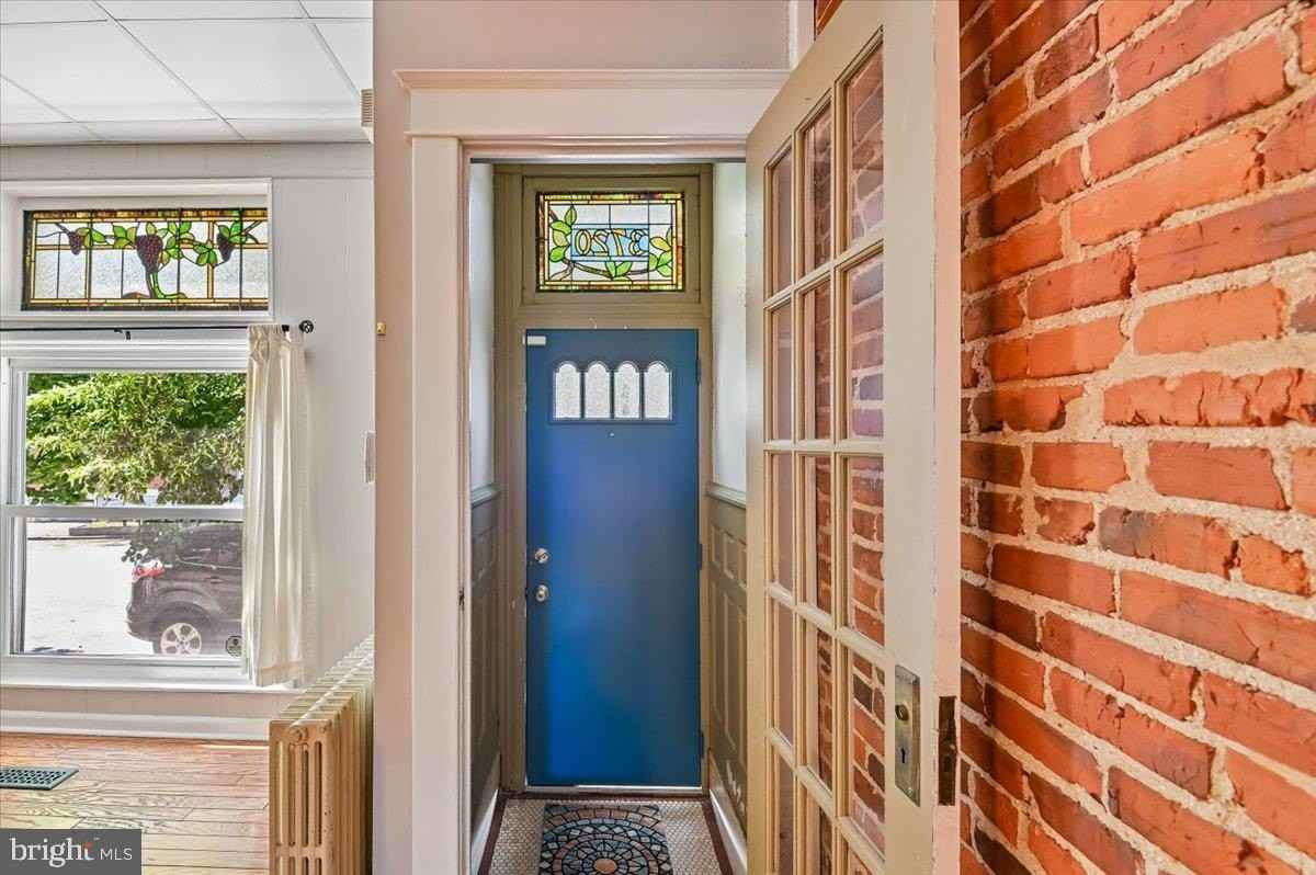 3720 Foster Ave - Photo 4 of 38