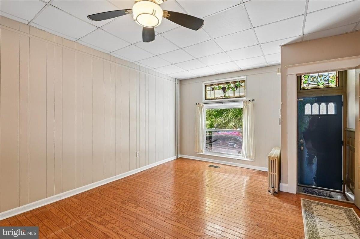 3720 Foster Ave - Photo 5 of 38