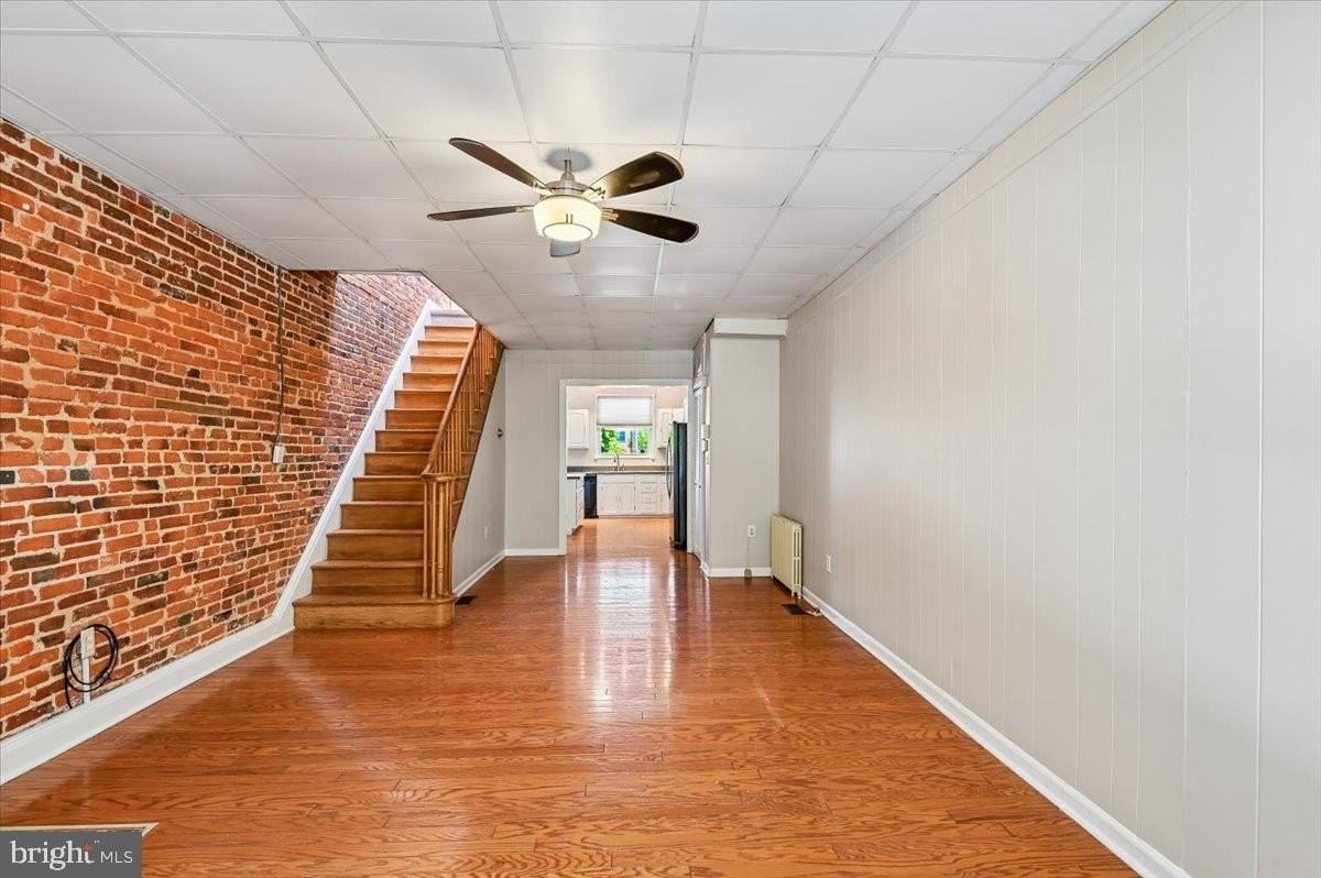 3720 Foster Ave - Photo 7 of 38