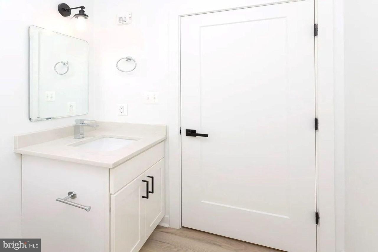 1702 Light St #302 - Photo 7 of 14