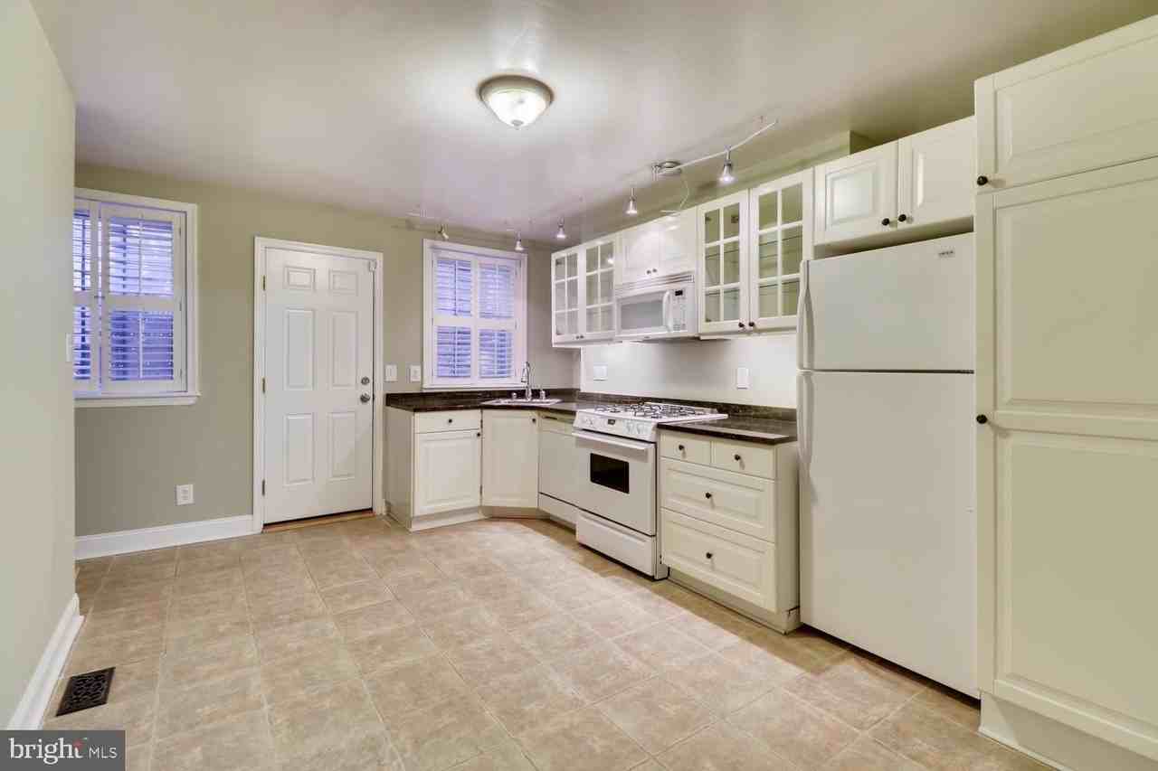 1020 W Lombard St - Photo 4 of 21