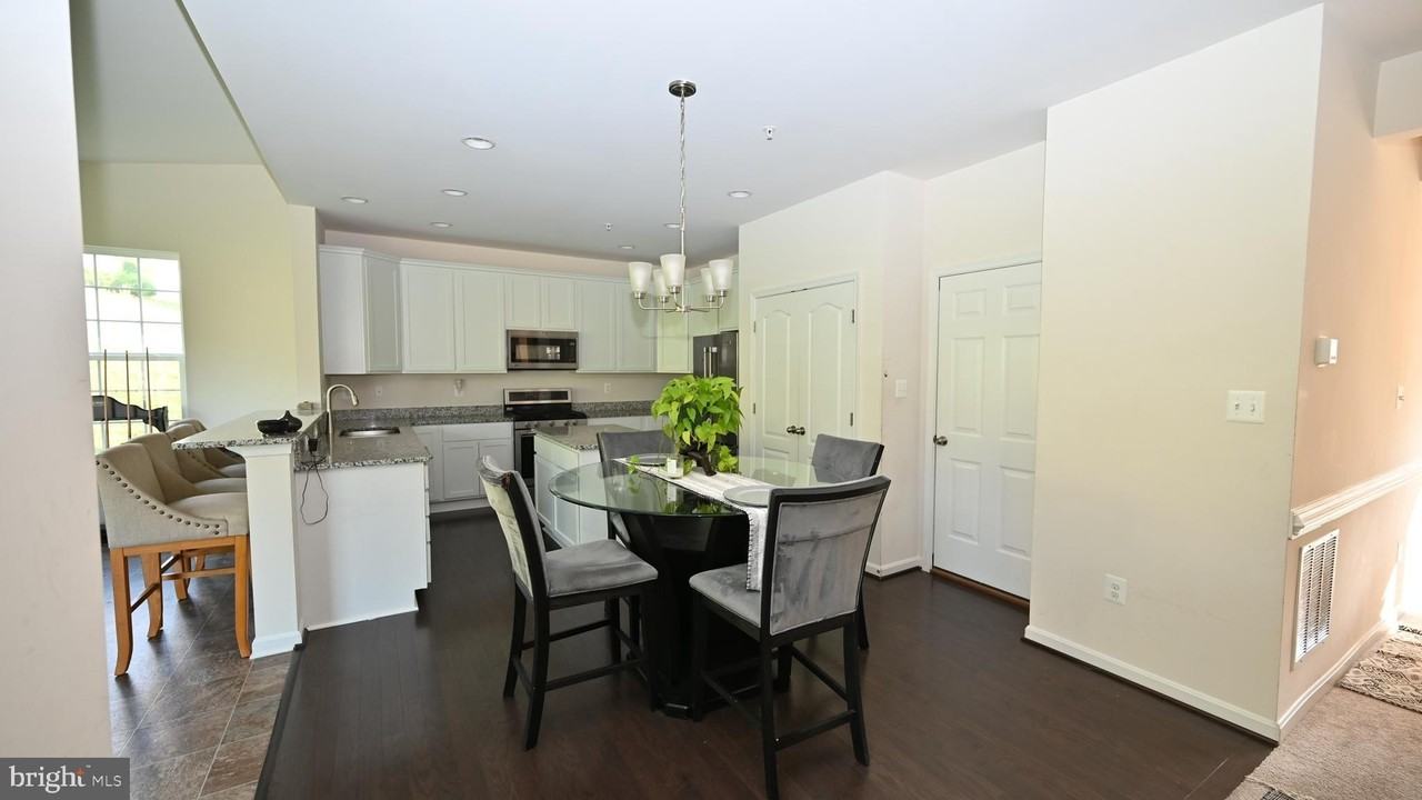 2978 Knight Ct - Photo 2 of 35