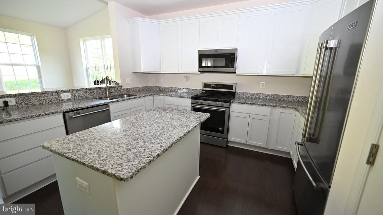 2978 Knight Ct - Photo 3 of 35