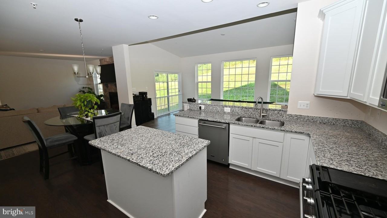 2978 Knight Ct - Photo 4 of 35