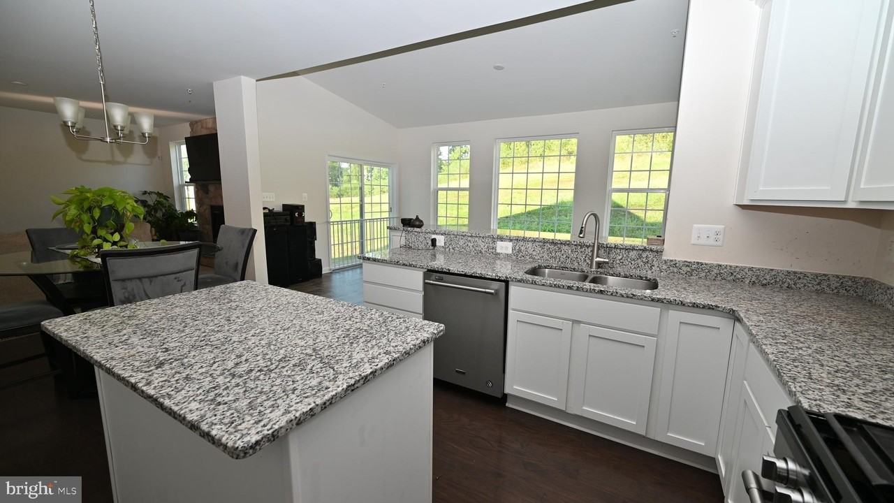 2978 Knight Ct - Photo 5 of 35