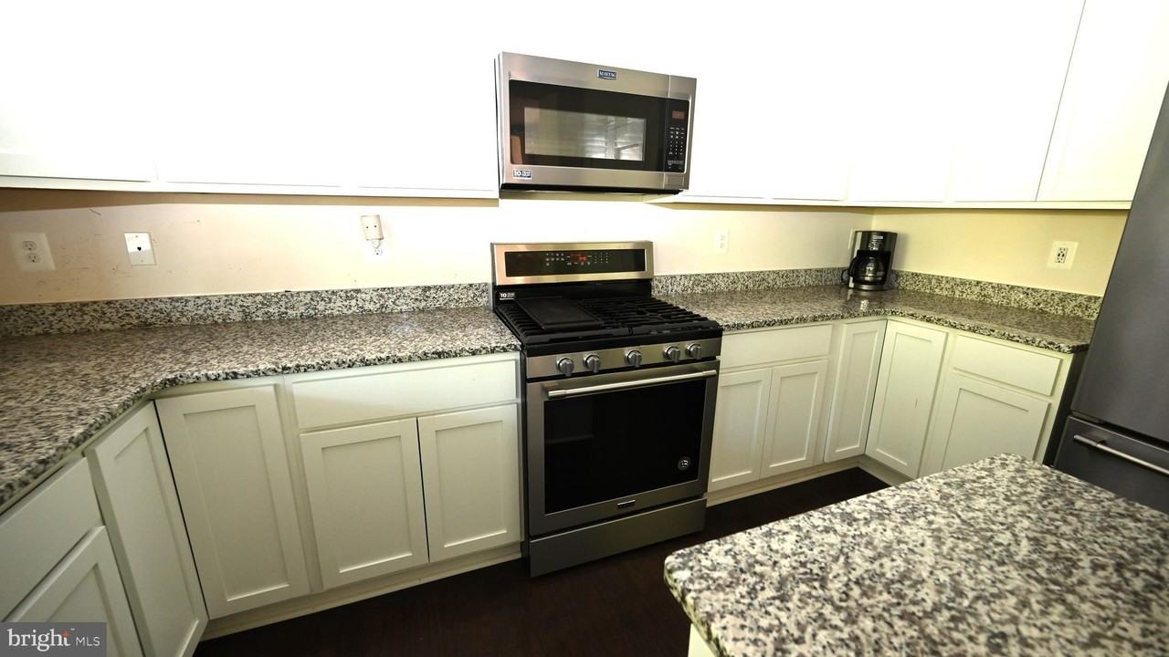 2978 Knight Ct - Photo 6 of 35