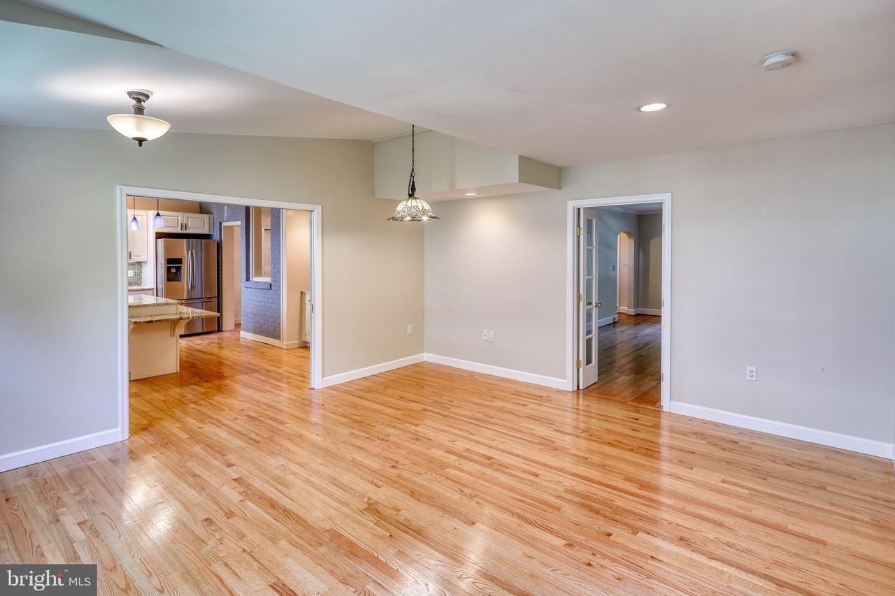6912 Oakridge Ave - Photo 7 of 21