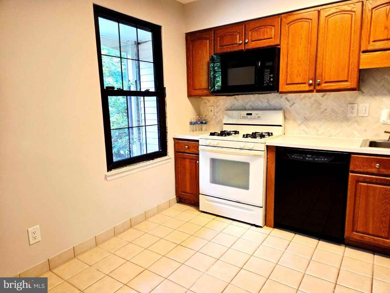 14 Fawnhollow Ct - Photo 5 of 31