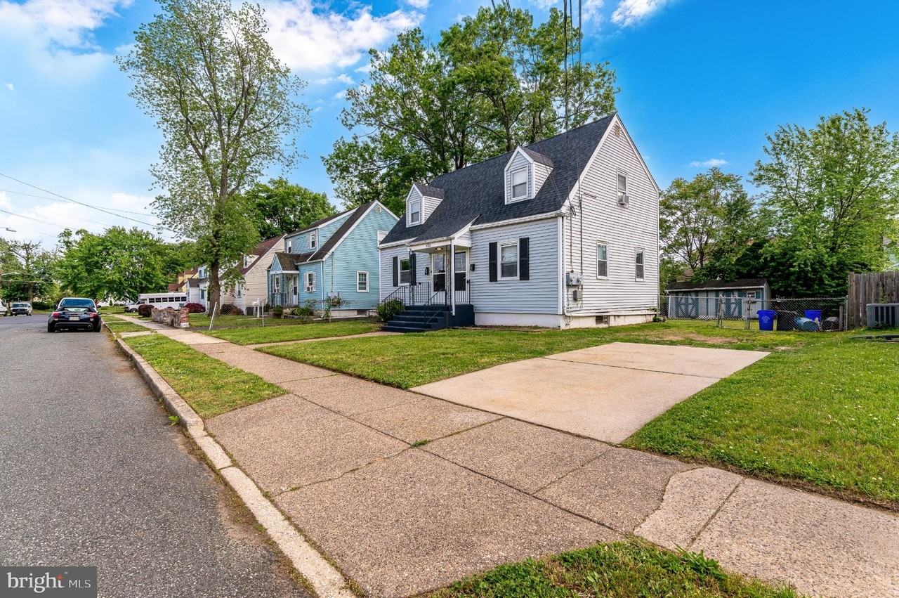 1120 Howard Ave #A - Photo 2 of 23