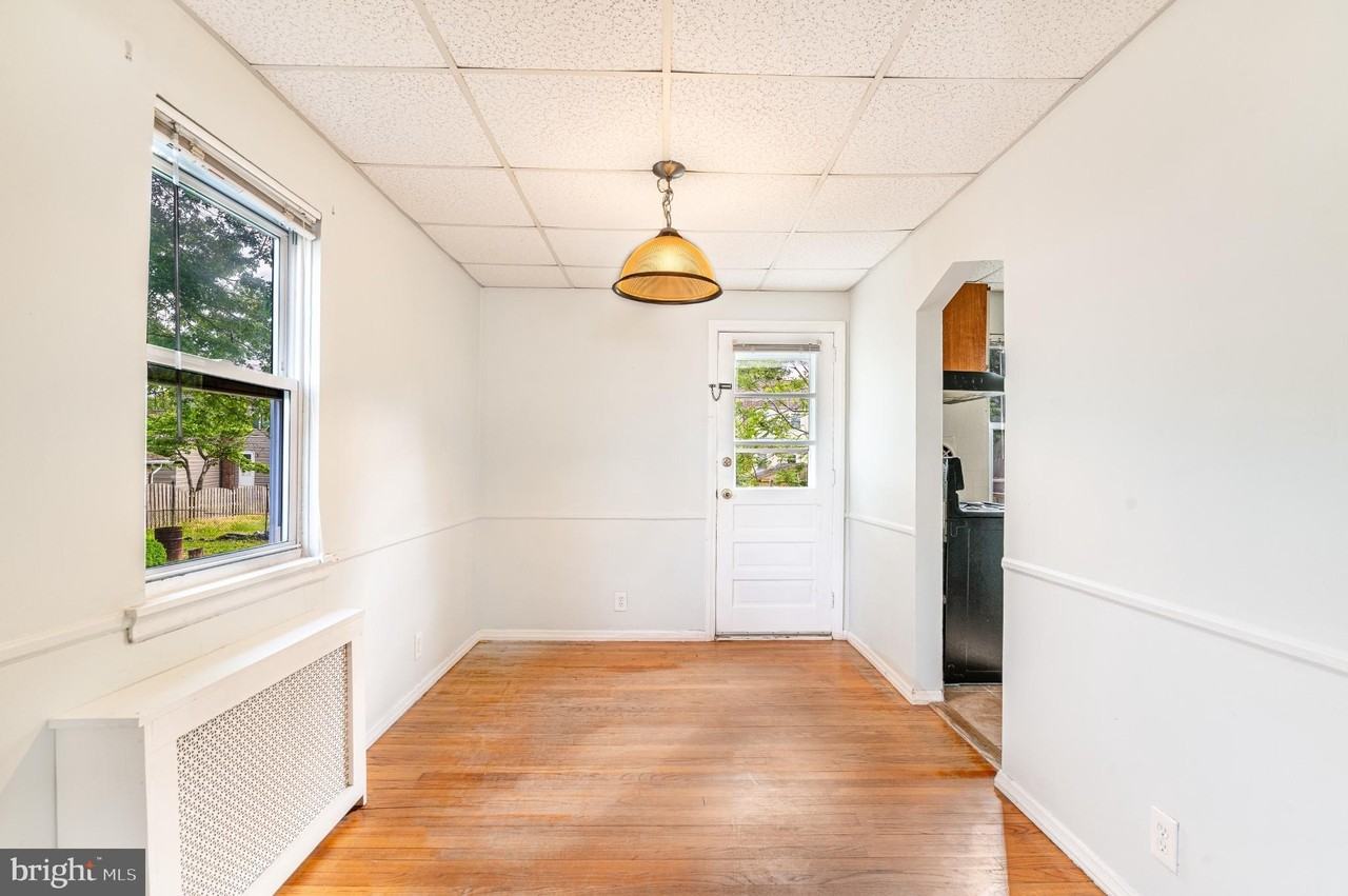 1120 Howard Ave #A - Photo 7 of 23
