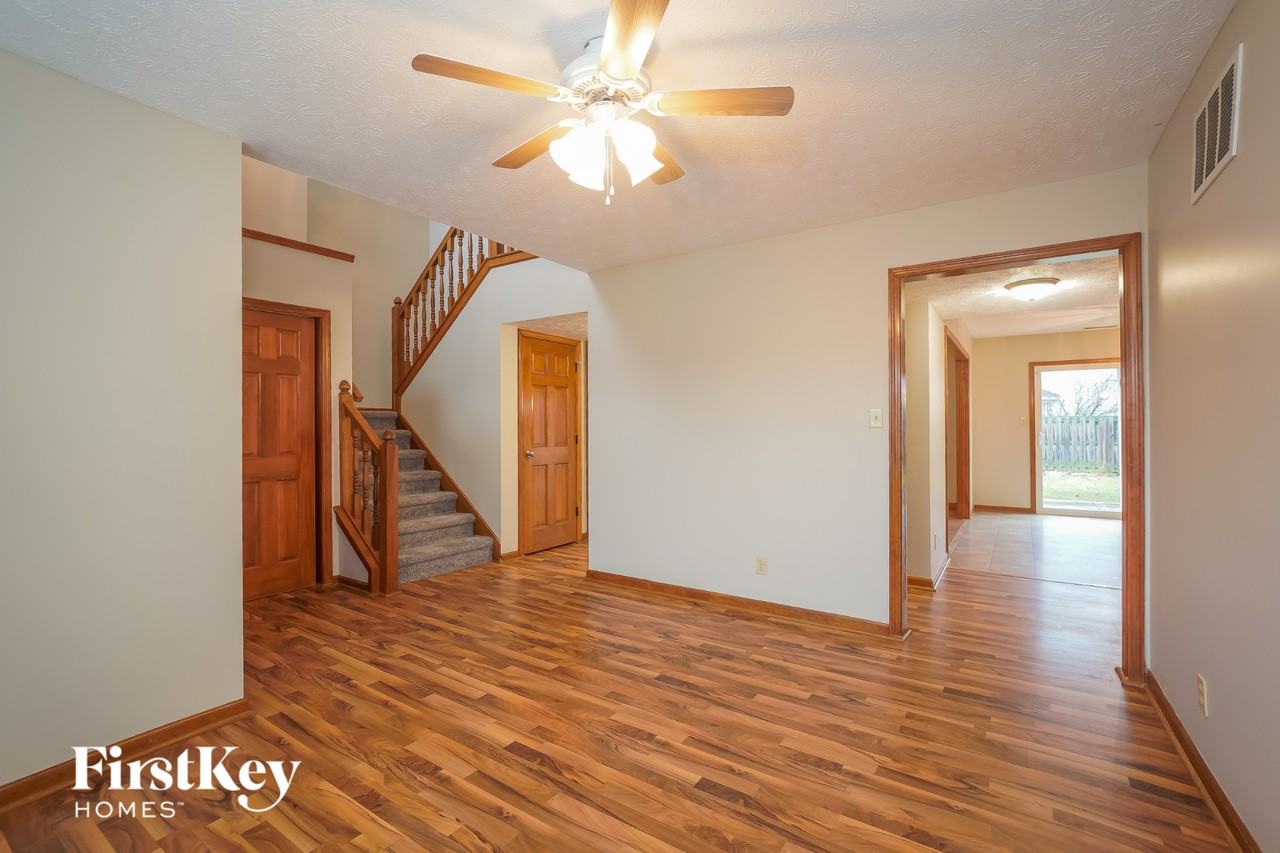 785 Hummingbird Ln - Photo 3 of 15