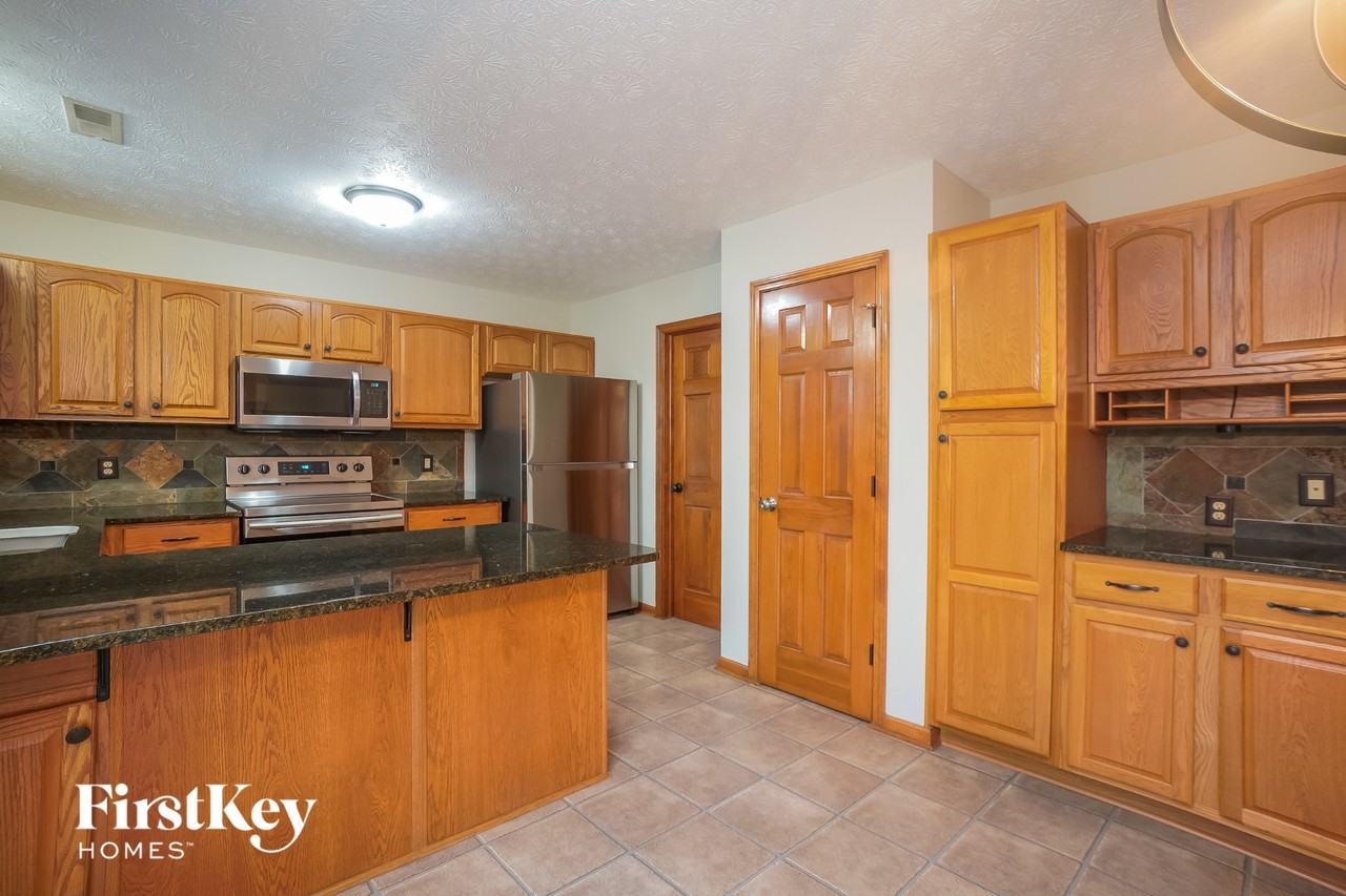 785 Hummingbird Ln - Photo 5 of 15