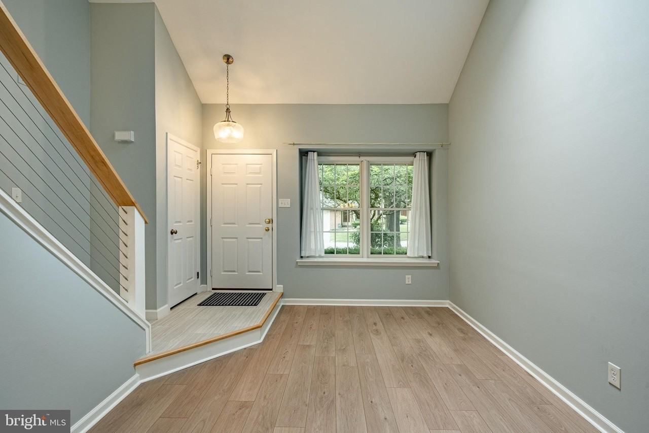 9 Oak Leaf Ln - Photo 5 of 32
