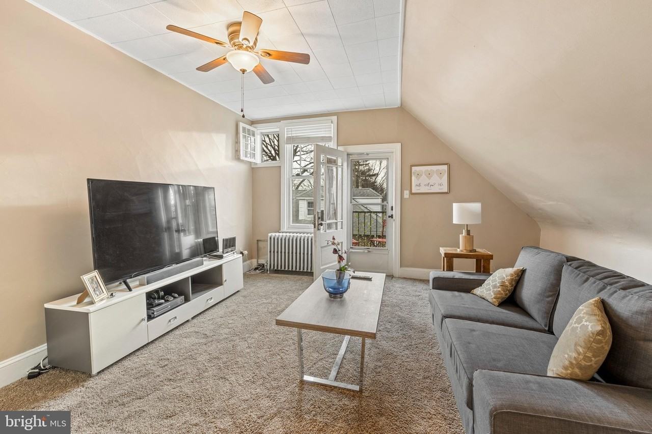 220 S Scott Ave #3rdFL - Photo 2 of 22