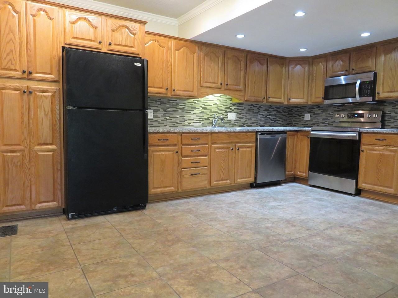 126 Berwick Pl #23B - Photo 4 of 23
