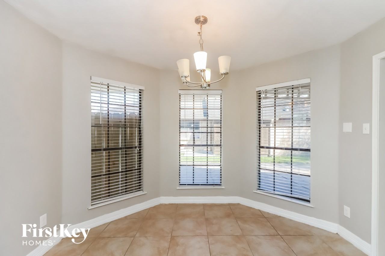 6611 Gleneagles Dr - Photo 5 of 15
