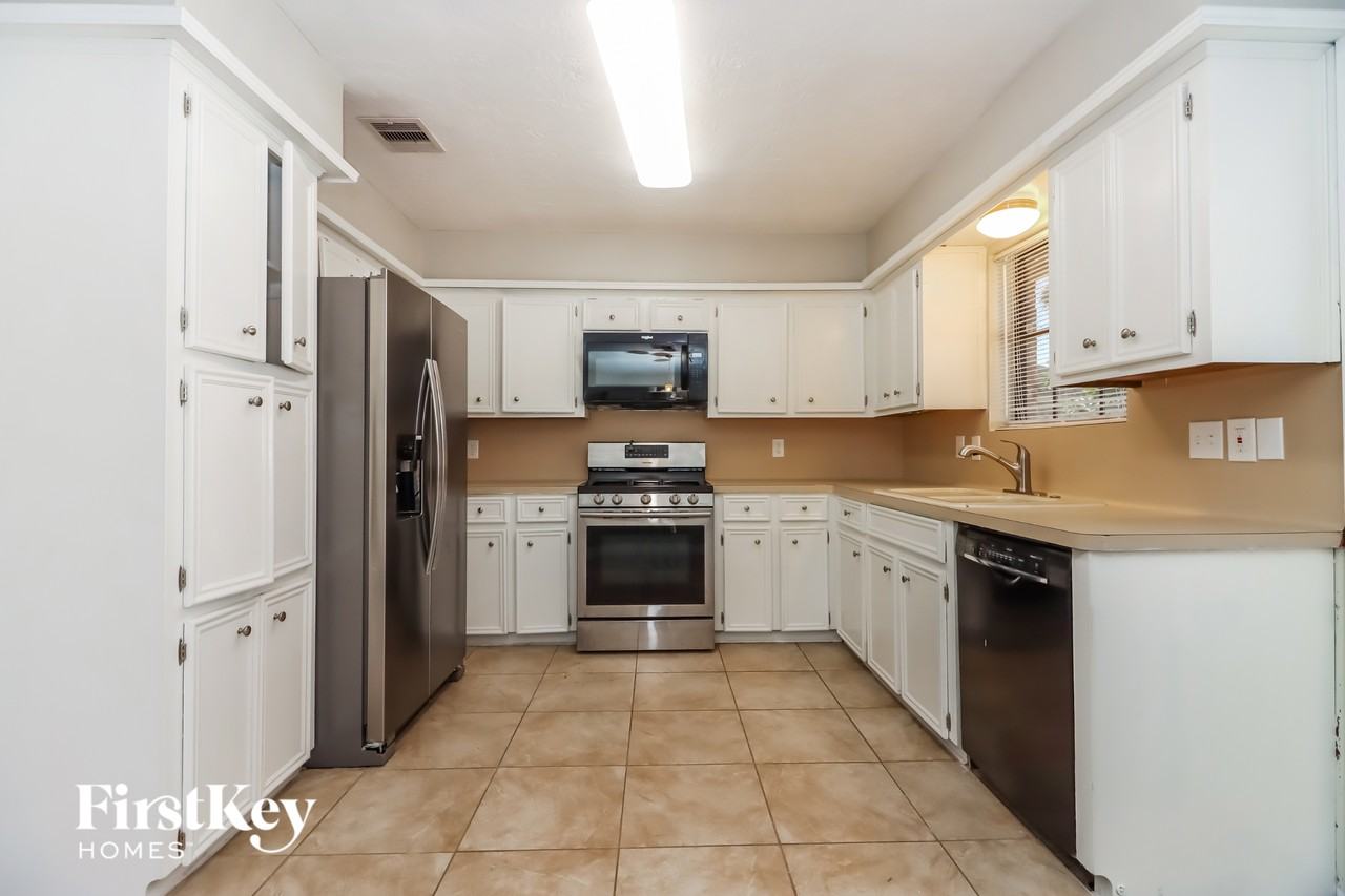 6611 Gleneagles Dr - Photo 7 of 15