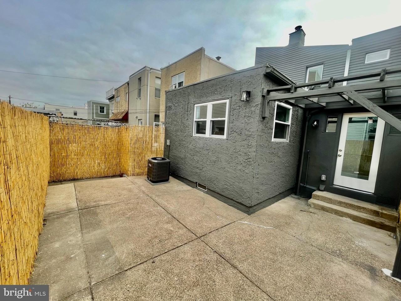 2622 E Somerset St - Photo 3 of 29