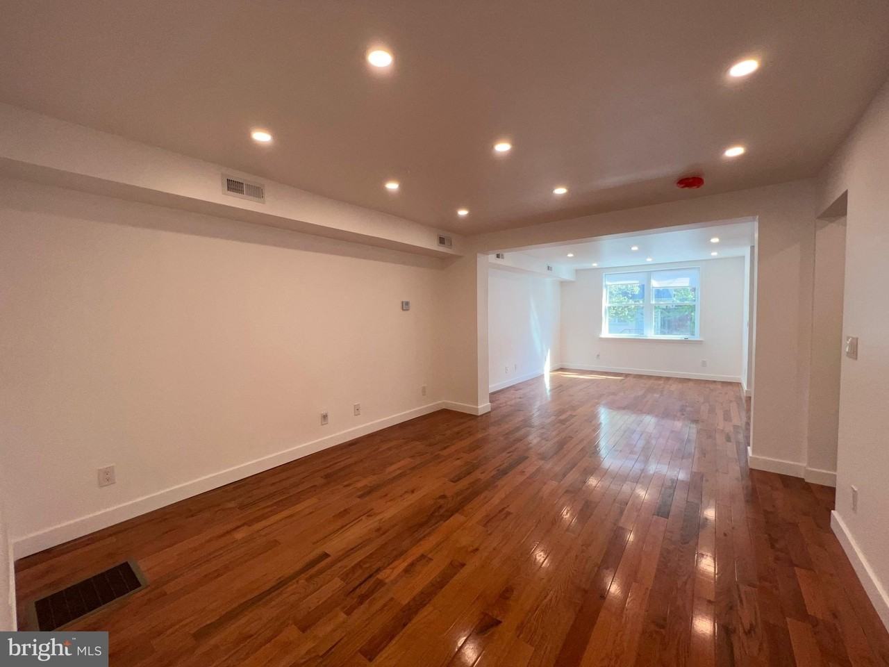2622 E Somerset St - Photo 5 of 29