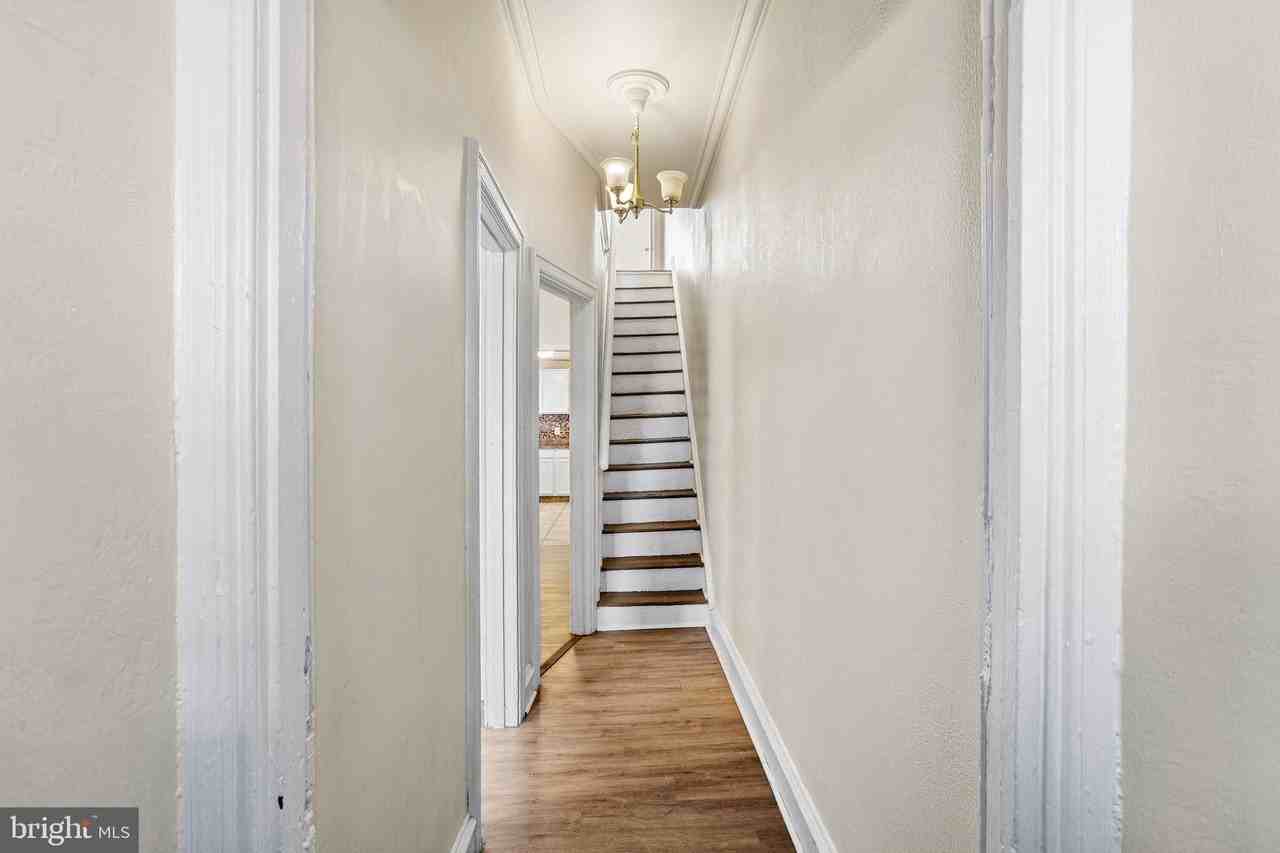 2420 W Jefferson St - Photo 3 of 15
