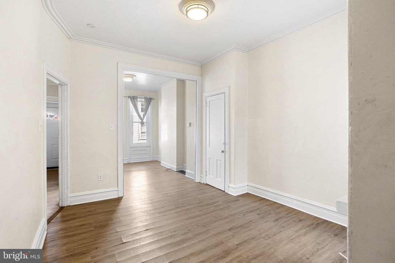 2420 W Jefferson St - Photo 5 of 15
