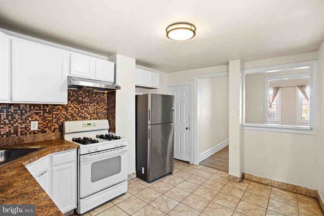 2420 W Jefferson St - Photo 7 of 15