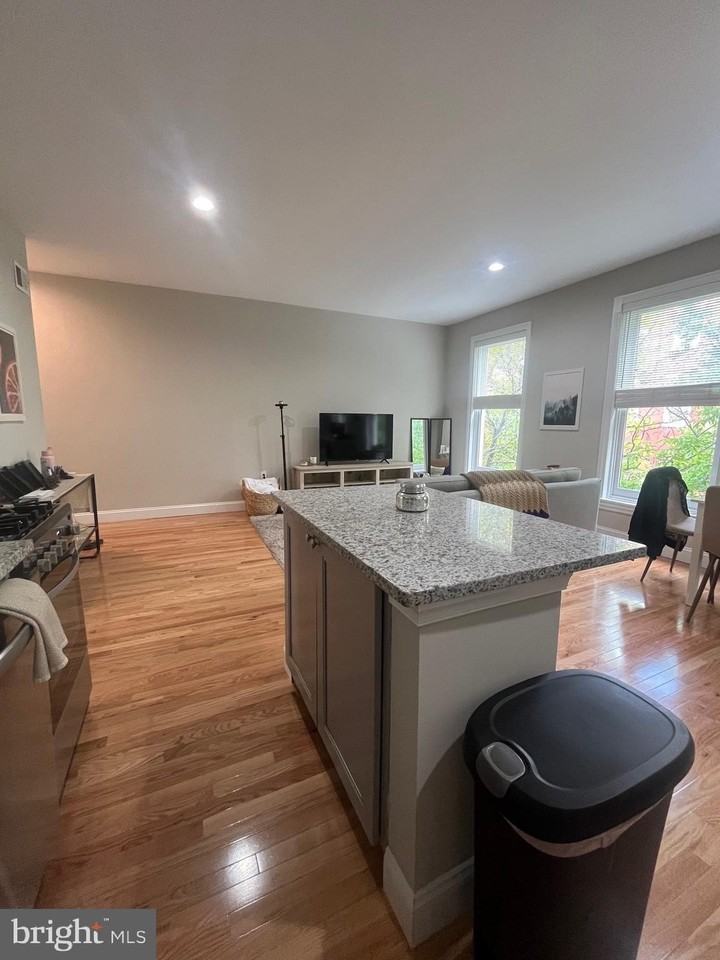 1820 Pine St #3F - Photo 5 of 17