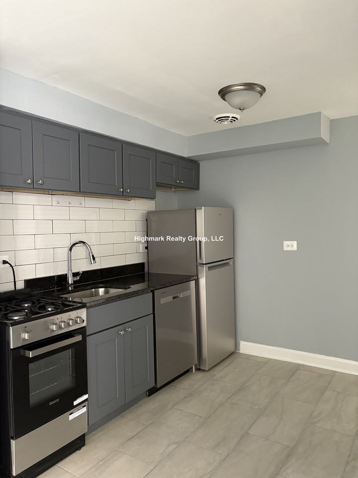 6725 N California Ave #GDNS