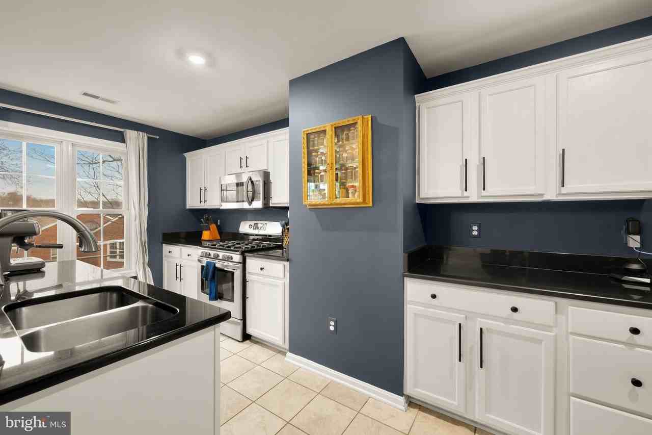 1636 S Taylor St - Photo 7 of 41