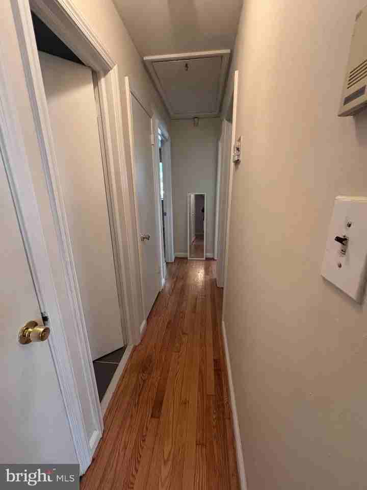 1813 S Stafford St - Photo 4 of 8