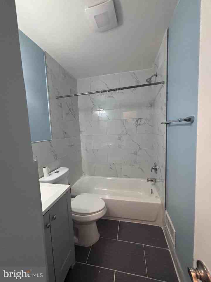 1813 S Stafford St - Photo 5 of 8