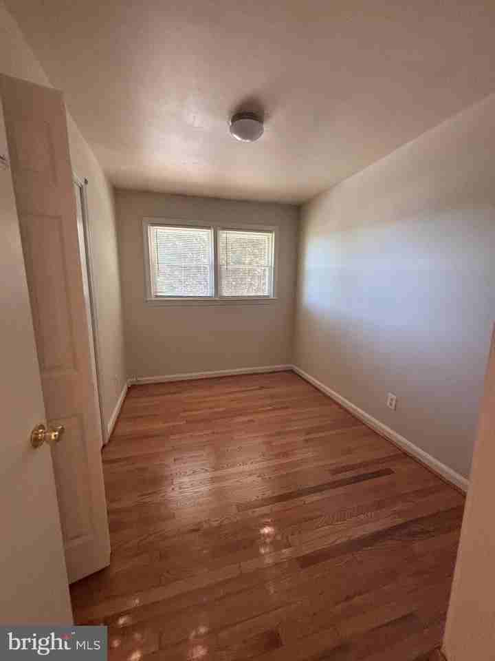 1813 S Stafford St - Photo 6 of 8
