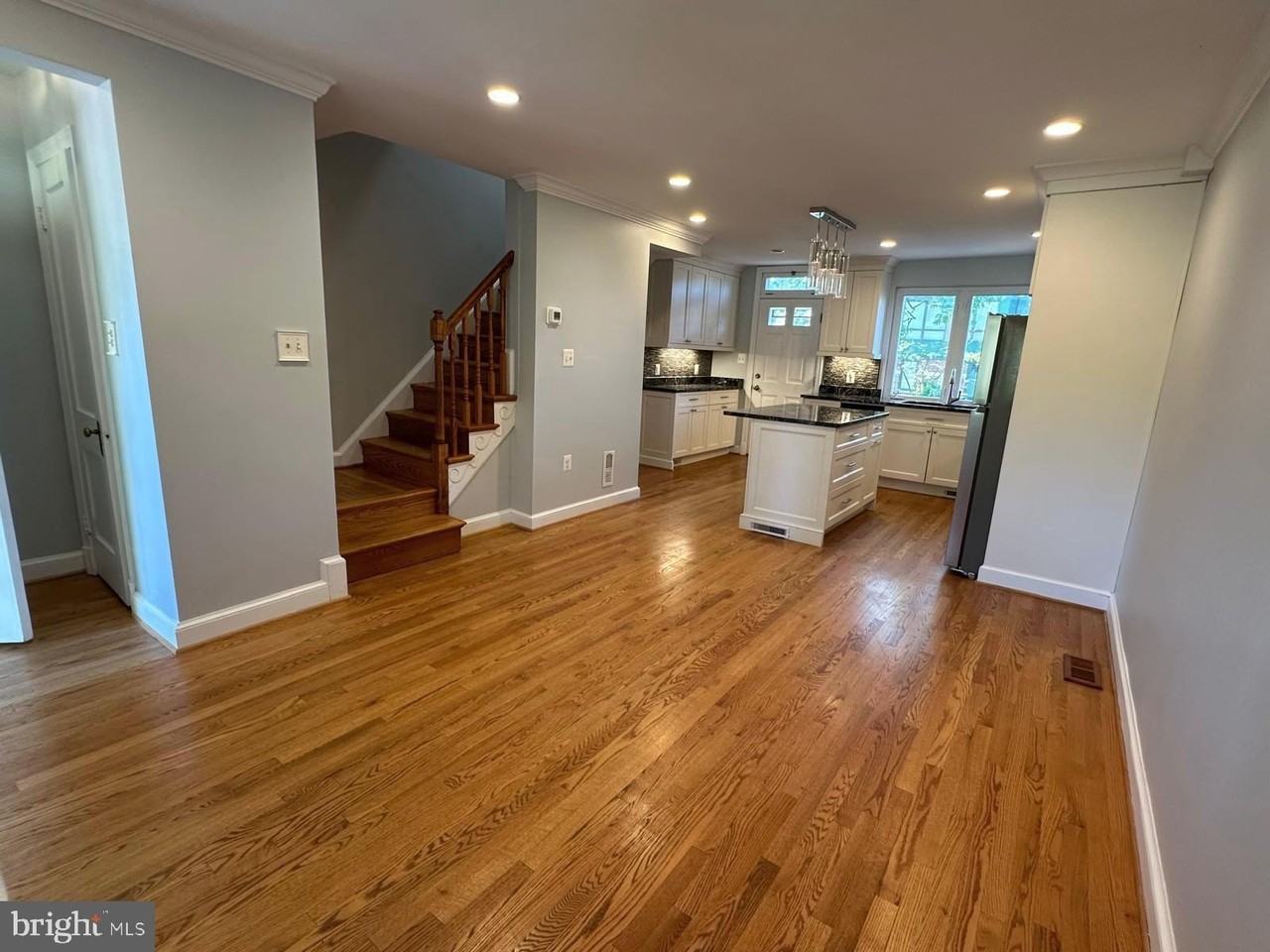 7 Clifford Ave - Photo 3 of 21