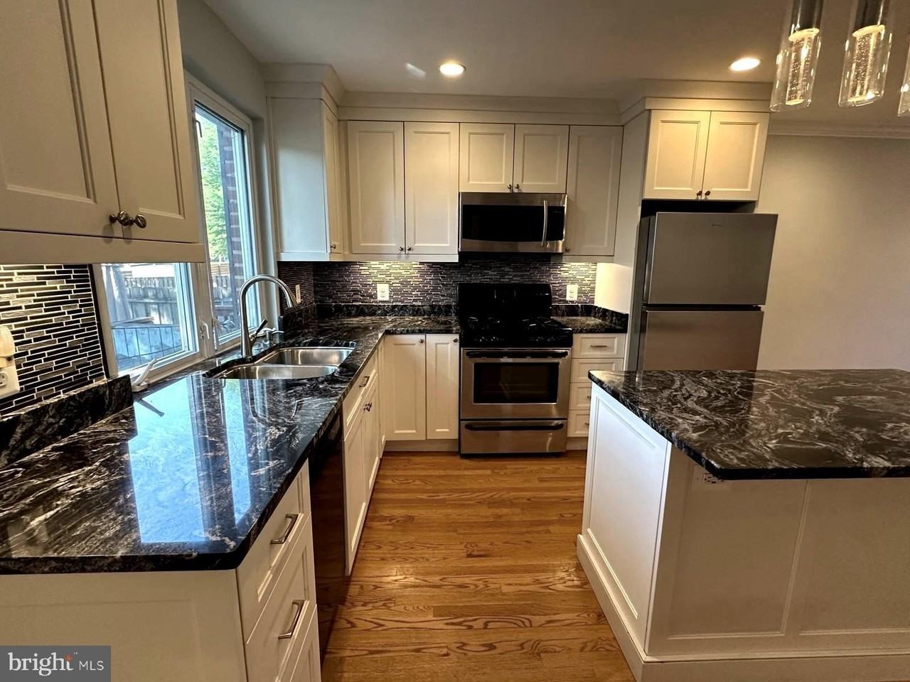 7 Clifford Ave - Photo 4 of 21