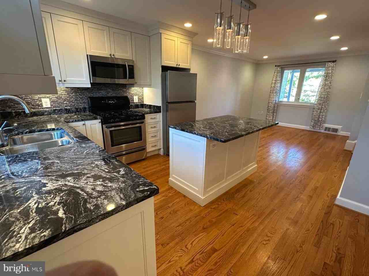 7 Clifford Ave - Photo 5 of 21