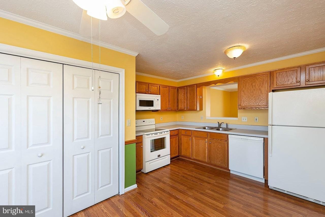 304 Chatham Sq - Photo 3 of 35