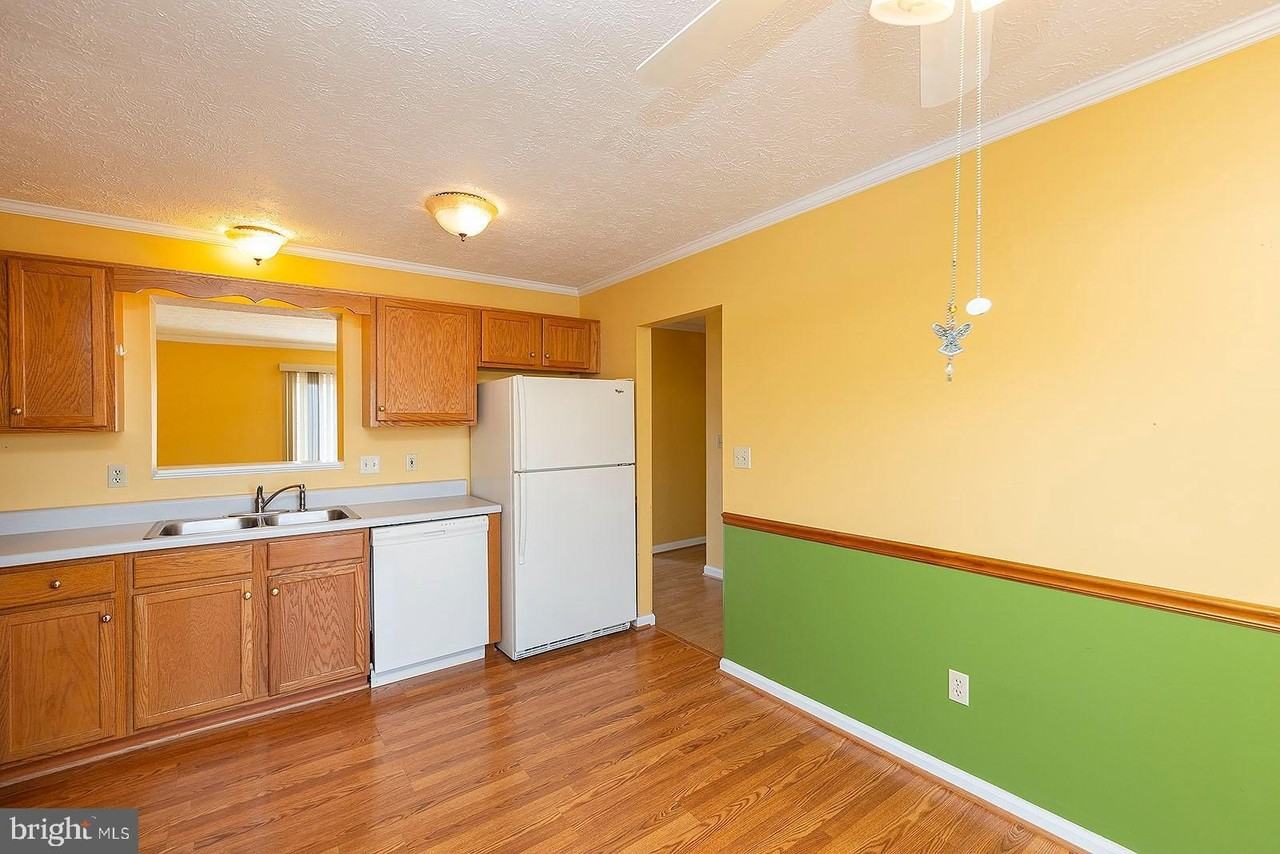 304 Chatham Sq - Photo 5 of 35
