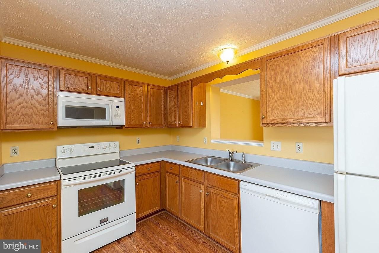 304 Chatham Sq - Photo 7 of 35