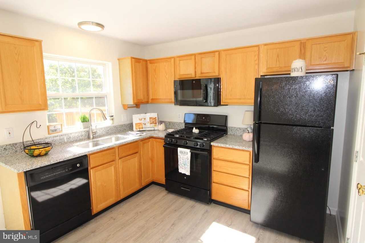 6385 Michael Robert Dr - Photo 5 of 18