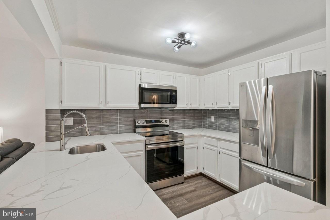 6064 Old Landing Way - Photo 6 of 24