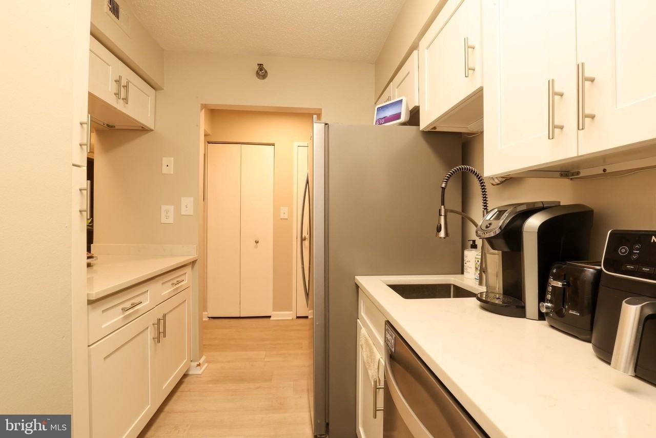 1808 Old Meadow Rd #215 - Photo 7 of 26