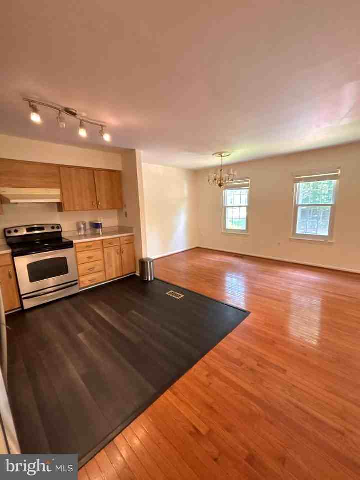 10050 Wood Sorrels Ln - Photo 4 of 20