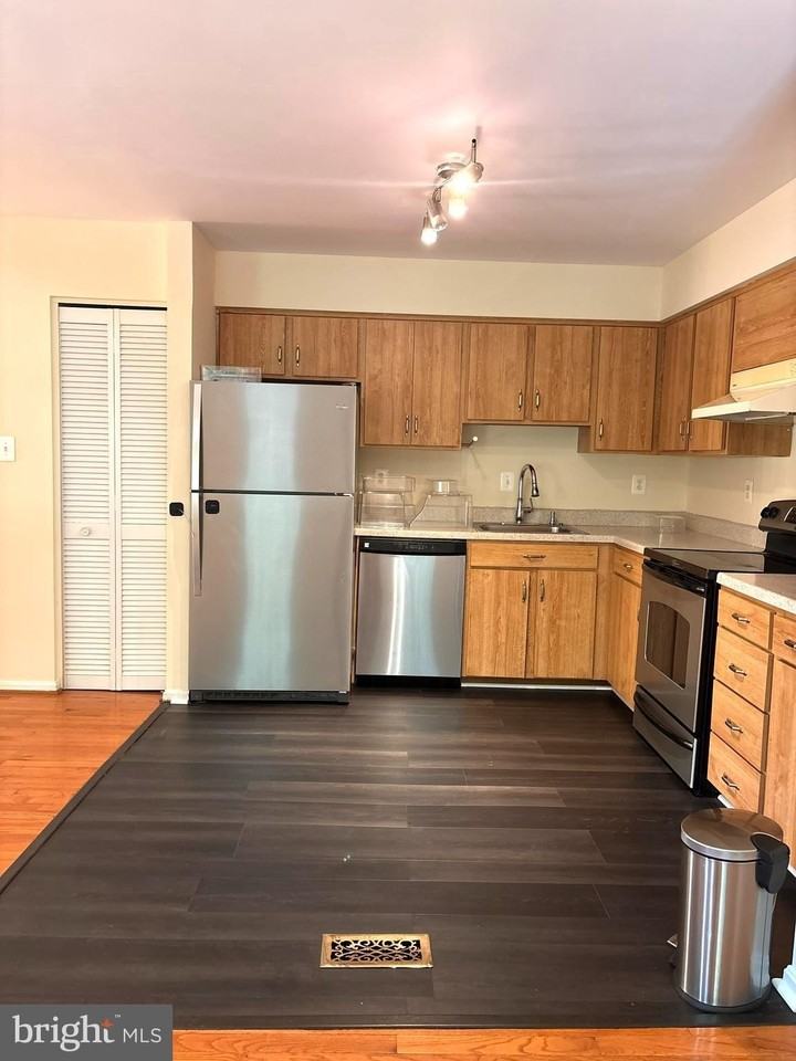 10050 Wood Sorrels Ln - Photo 5 of 20