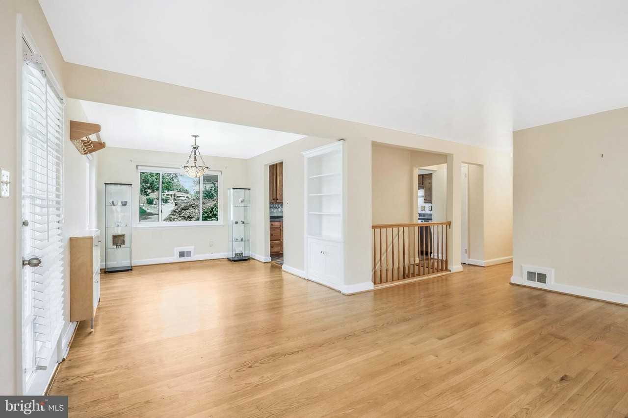 7030 Donna Cir - Photo 5 of 27