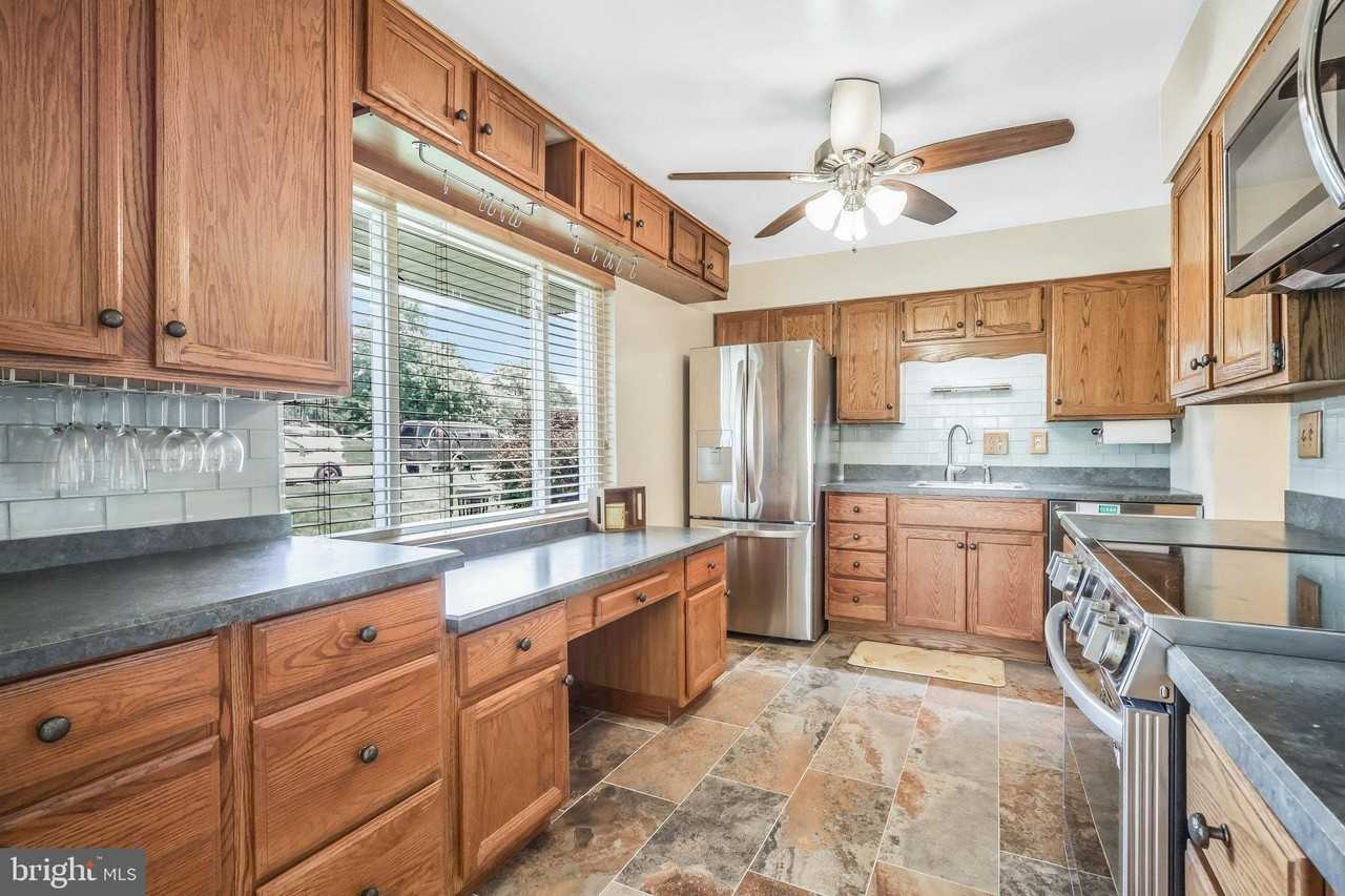 7030 Donna Cir - Photo 6 of 27